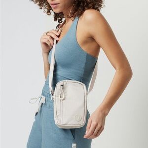 Vuori All Around Crossbody Ecru